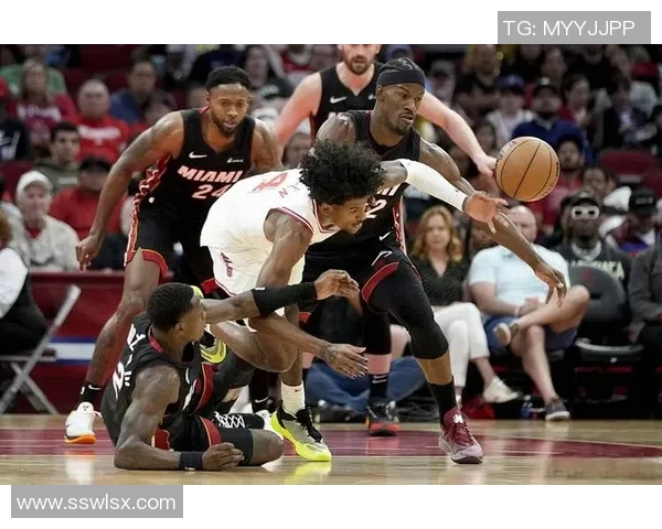 2008年火箭与骑士精彩对决回顾央视直播盛况与球星表现分析